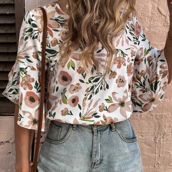 Nwt top with floral print - Picture 3 of 5